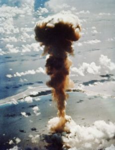 L'esplosione del test Able dell'operazione Crossroads.