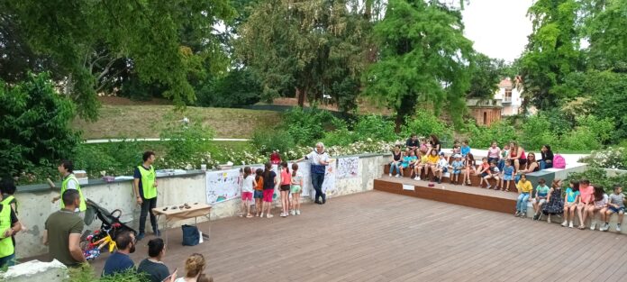 Adrian Fartade con i bambini a Mogliano
